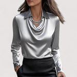 Charlotte – Elegantna Satenska Bluza s V-Izrezom Karolina Prague