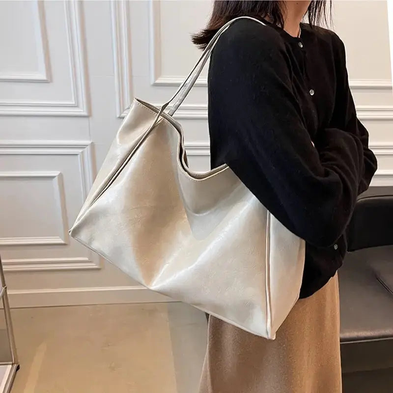 Veronika – Elegantní hnědá kožená kabelka Karolina Prague