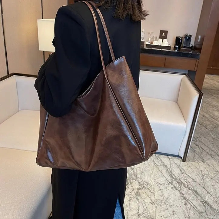 Veronika – Elegantní hnědá kožená kabelka Karolina Prague