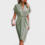Serena – Elegantna i udobna midi wrap haljina Karolina Prague