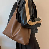 Elina – Elegantní minimalistická hnědá kabelka přes rameno Karolina Prague