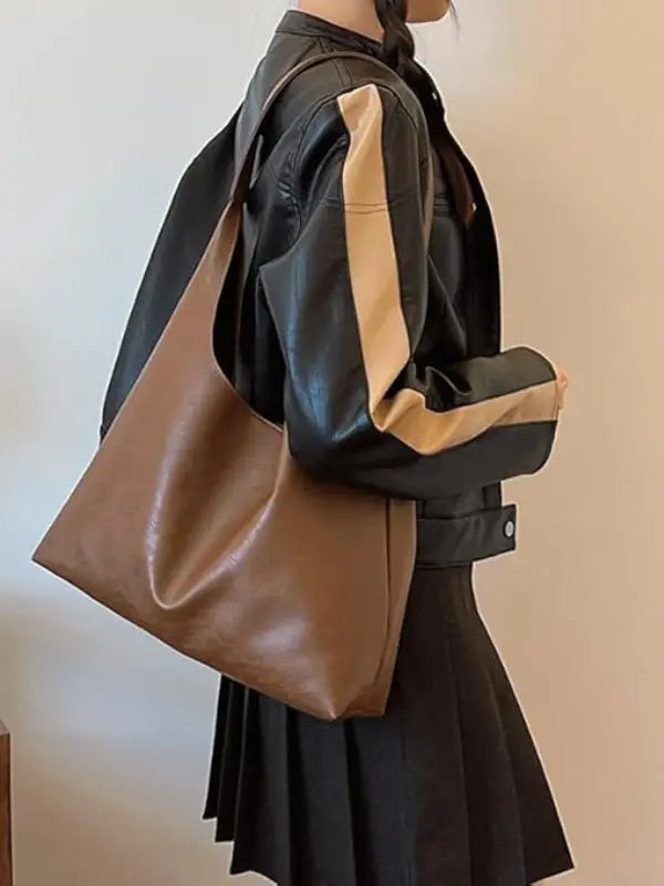 Elina – Elegantní minimalistická hnědá kabelka přes rameno Karolina Prague