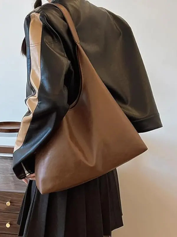 Elina – Elegantní minimalistická hnědá kabelka přes rameno Karolina Prague
