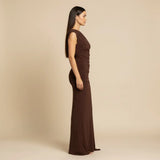 Renáta – Elegantní hnědé šaty s off-shoulder výstřihem Karolina Prague