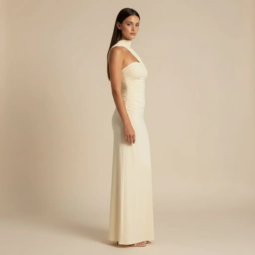 Ema – Elegantní šaty v champagne odstínu s halter výstřihem Karolina Prague