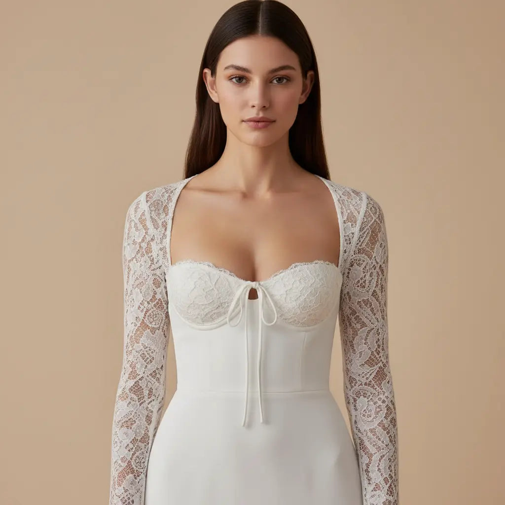 Alžběta – Elegantní bílé šaty s romantickým krajkovým detailem Karolina Prague