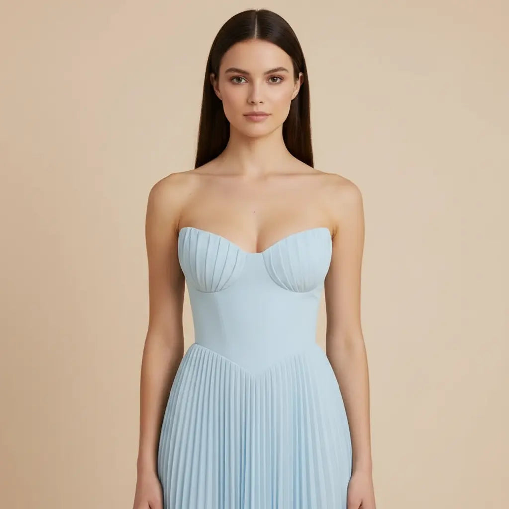 Eliška – Elegantní světle modré plisované maxi šaty Karolina Prague