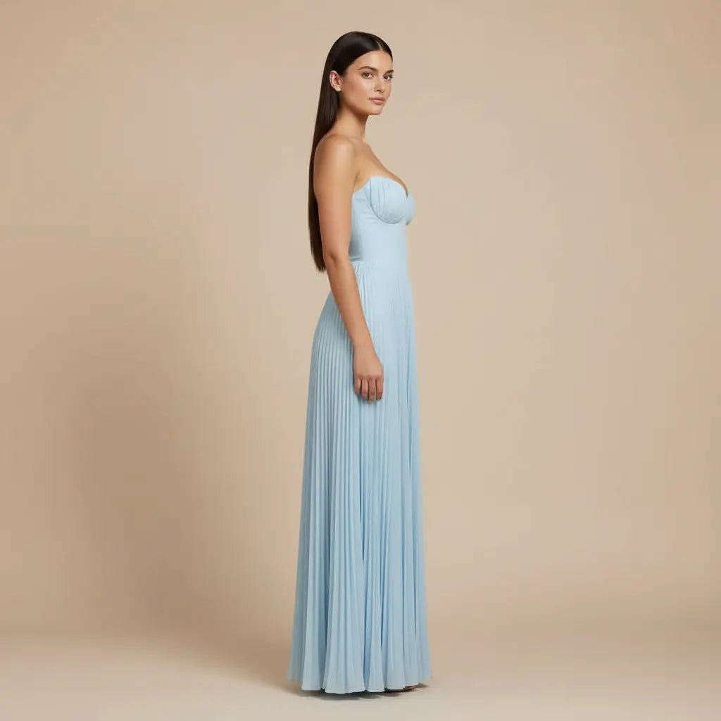 Eliška – Elegantní světle modré plisované maxi šaty Karolina Prague
