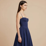 Lucie – Elegantní tmavě modré midi šaty na ramínka Karolina Prague