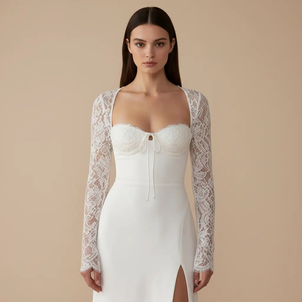 Alžběta – Elegantní bílé šaty s romantickým krajkovým detailem Karolina Prague