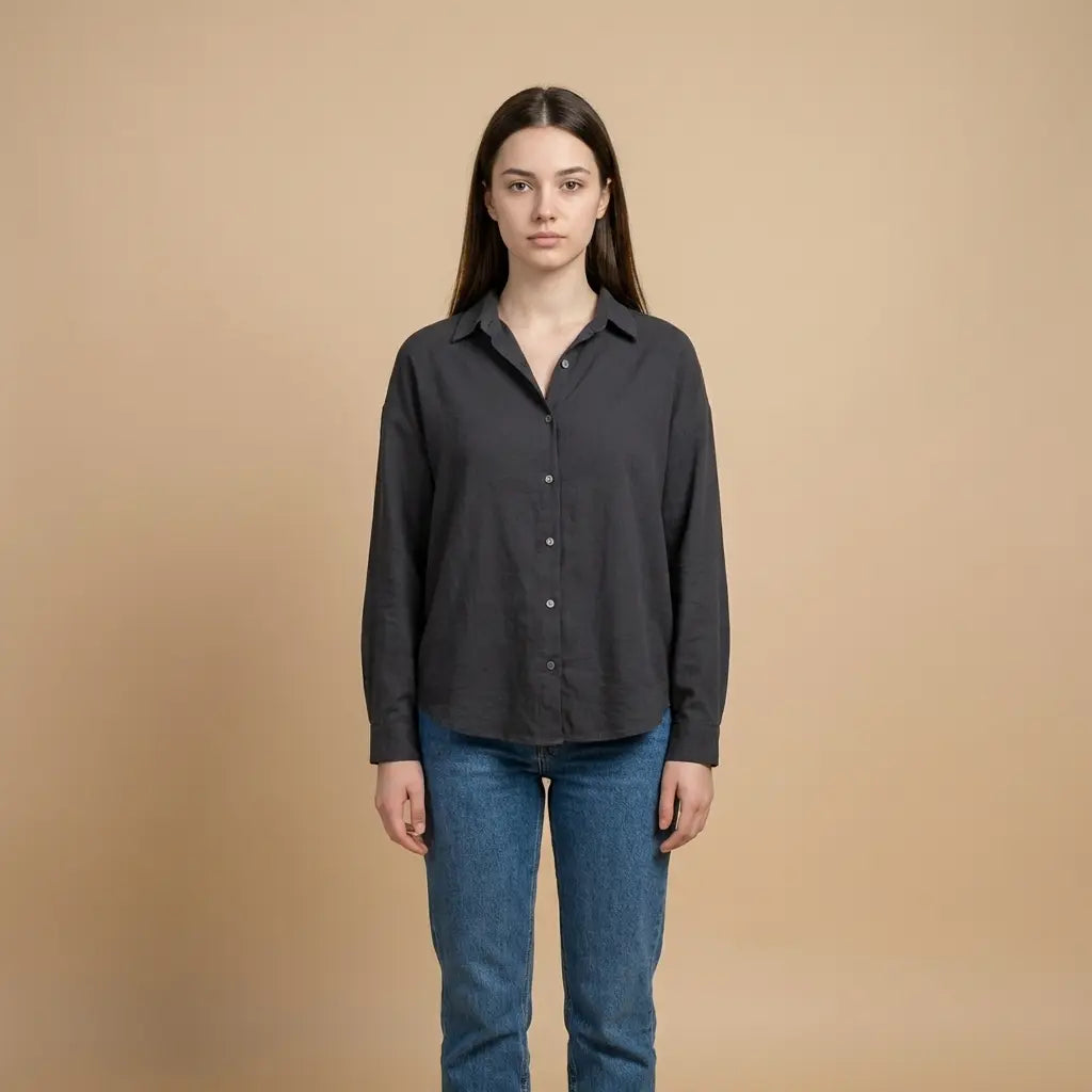 Erato – Elegantní tmavá košile Karolina Prague