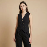 Jana – Elegantní černý set s vestou a kalhotami Karolina Prague
