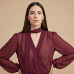 Electra – Elegantní vínový top s průhledností Karolina Prague